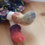 Anleitung: gestrickte Puppensocken und -handschuhe